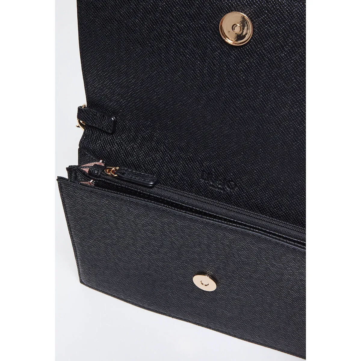 Bandolera negra con logotipo
