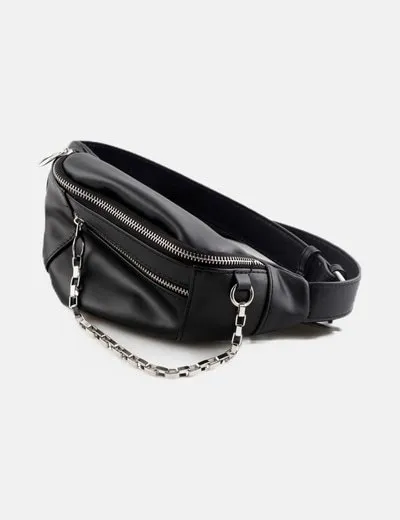 Bershka Riñonera negra detalle cadena