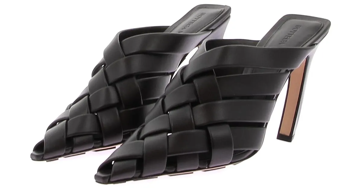 BOTTEGA VENETA Sandalias T.EU 36.5 Cuero Negro 