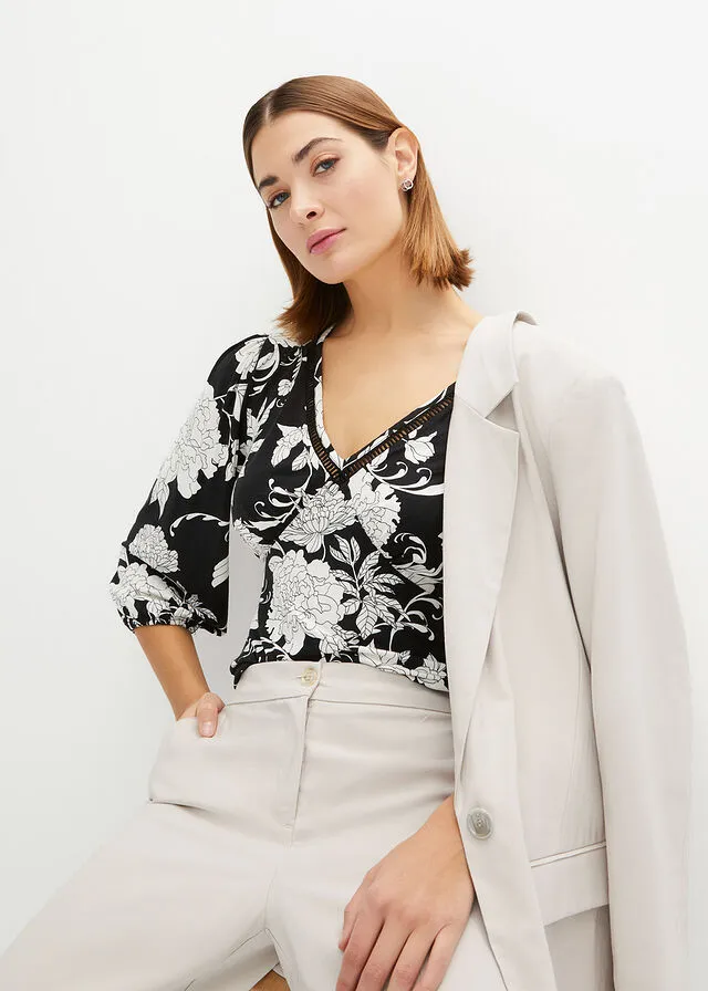 CAMISA CON INSERTO DE GANCHILLO NEGROBLANCO DE FLORES