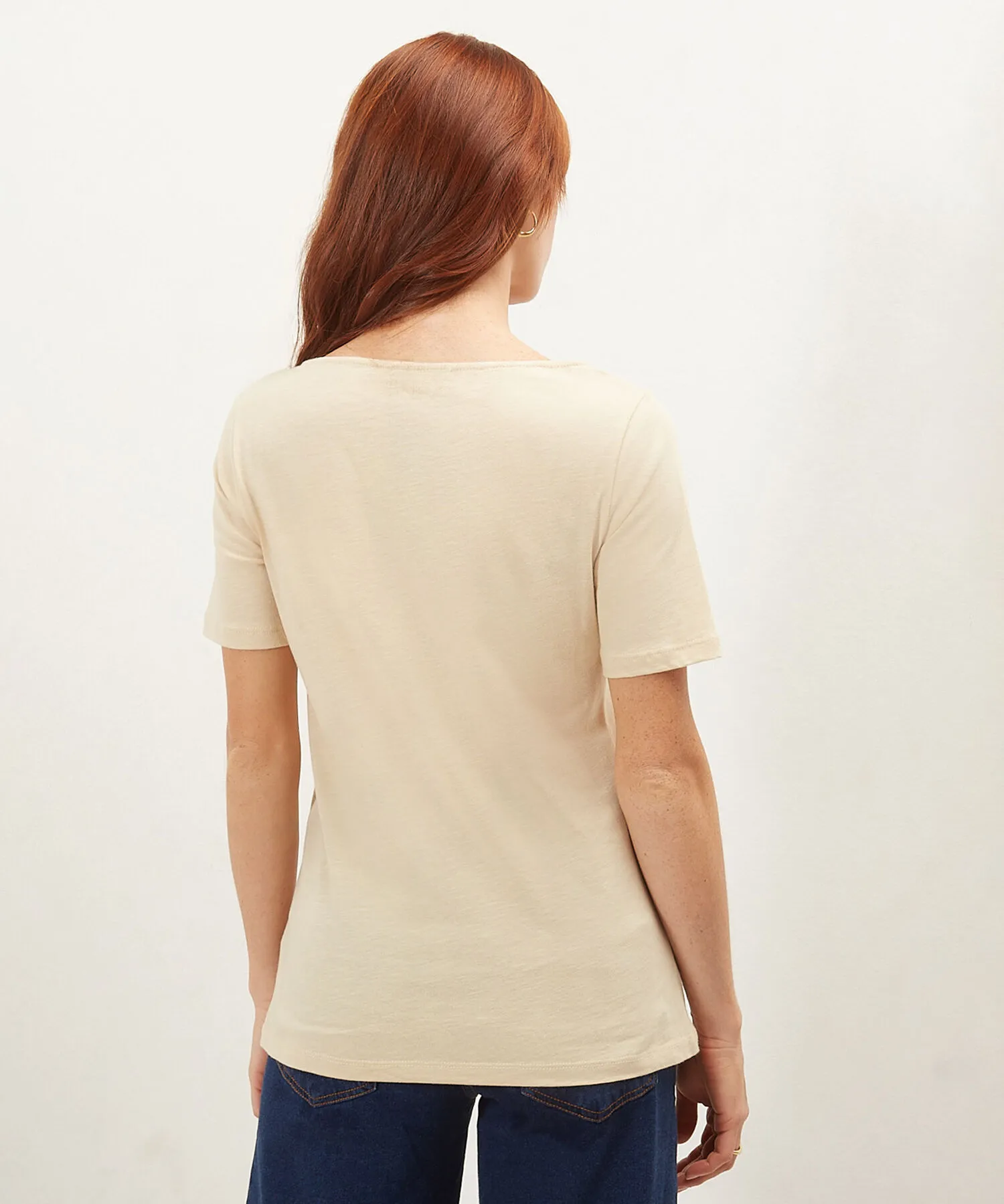 CAMISETA CON BORDADO FLORAL