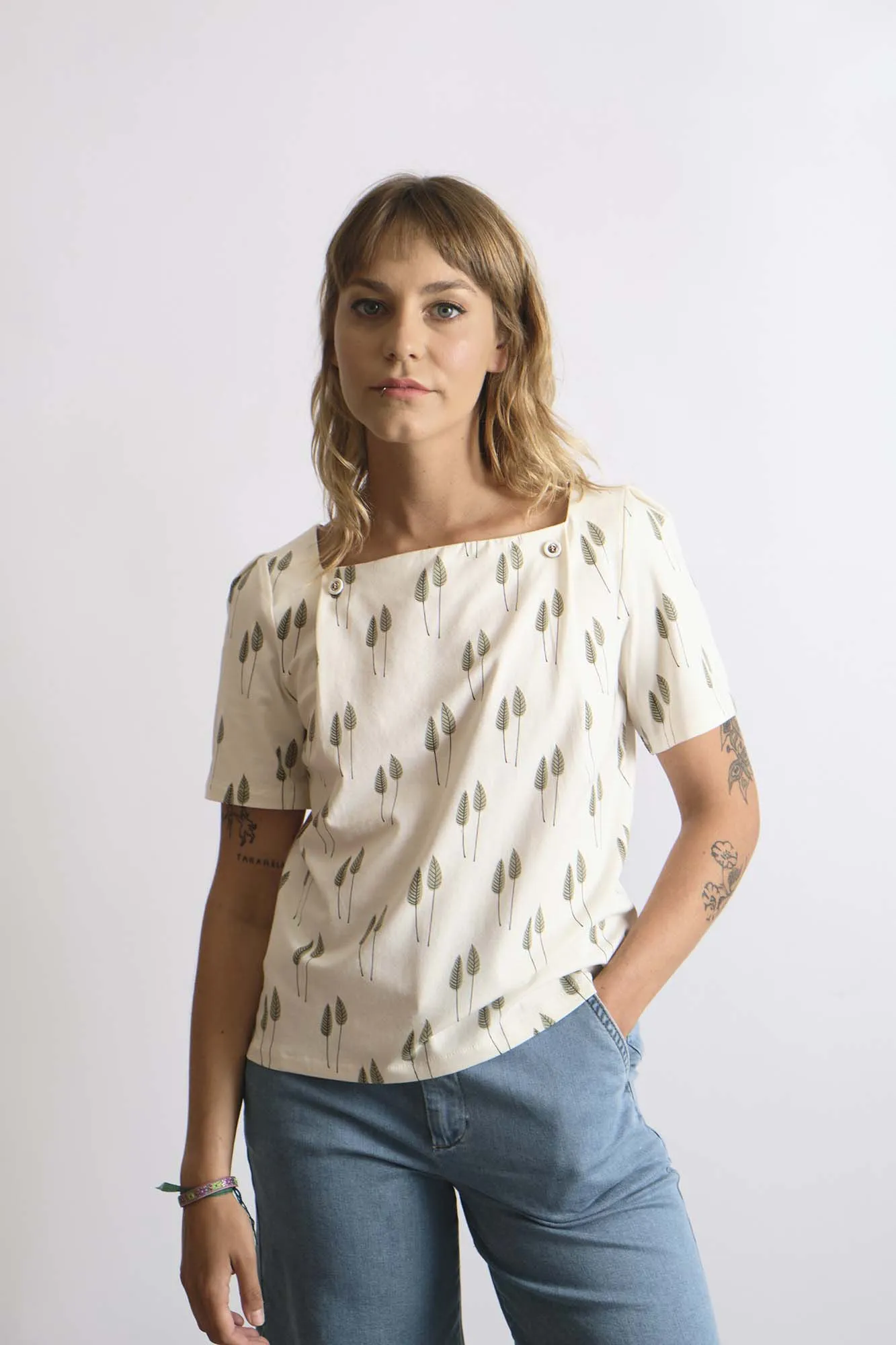 Camiseta con escote cuadrado FIUNCHO