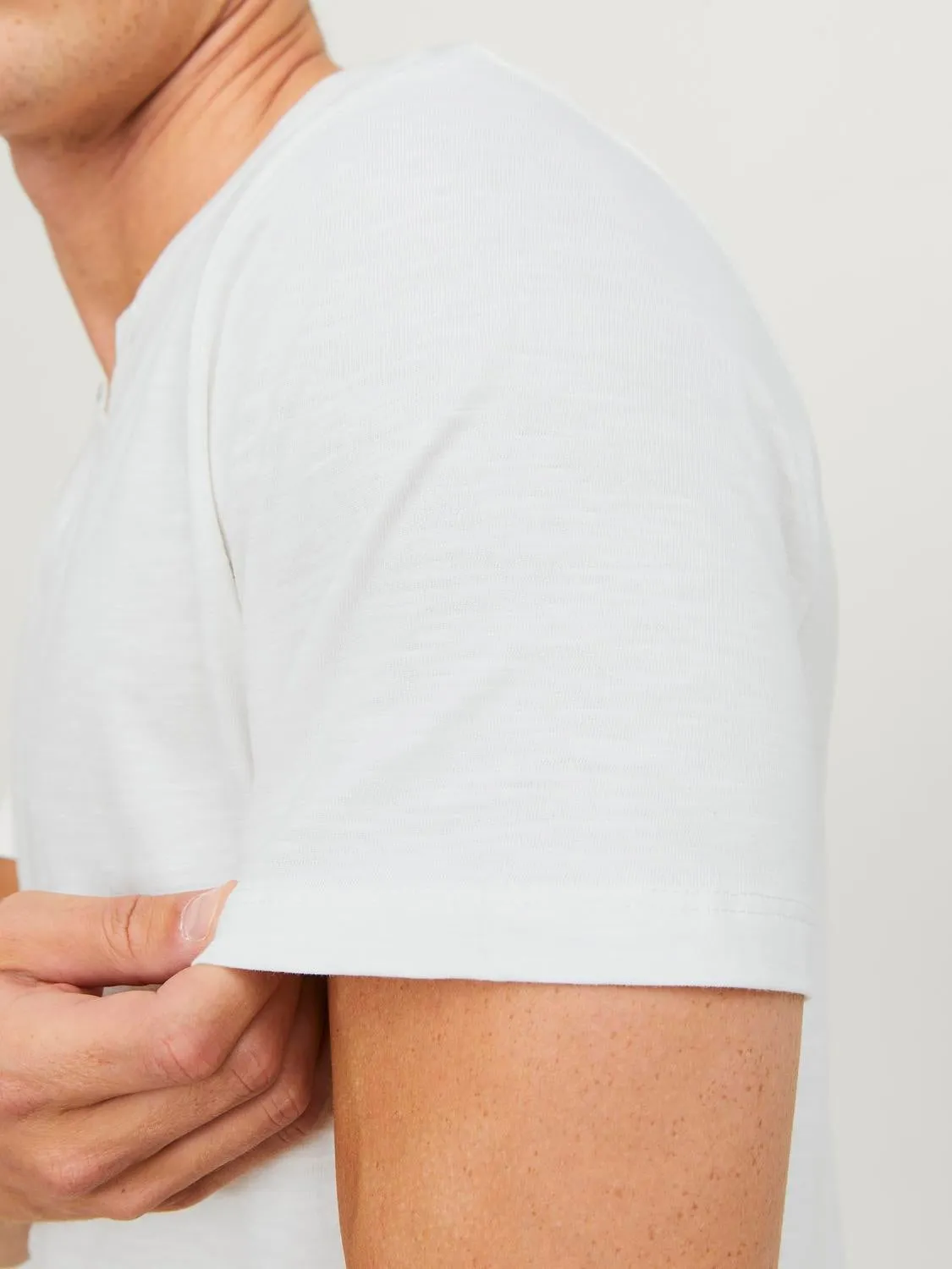 Camiseta Efecto mélange Cuello dividido | Blanco | Jack & Jones®