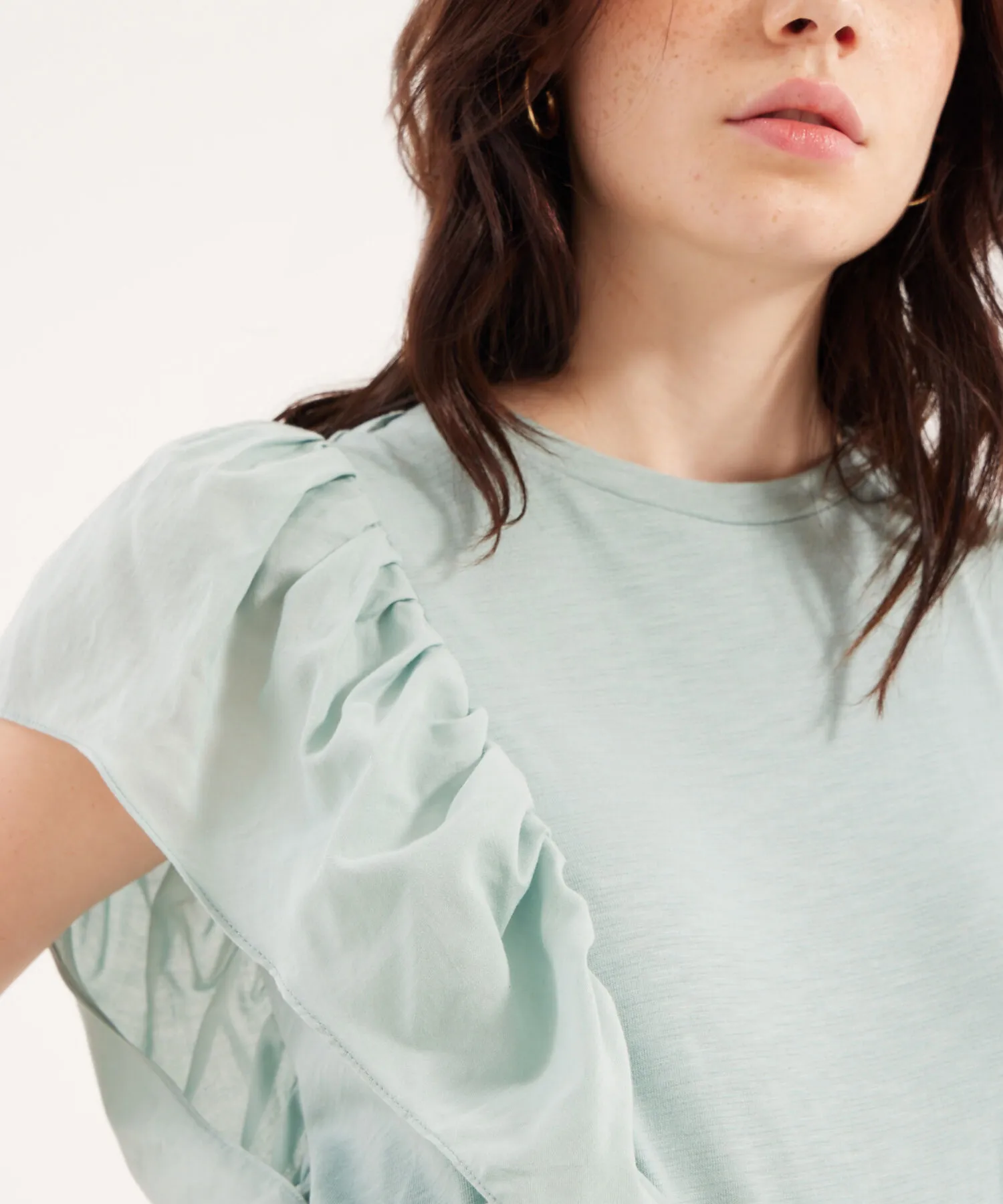 CAMISETA MANGA CORTA CON ARANDELAS