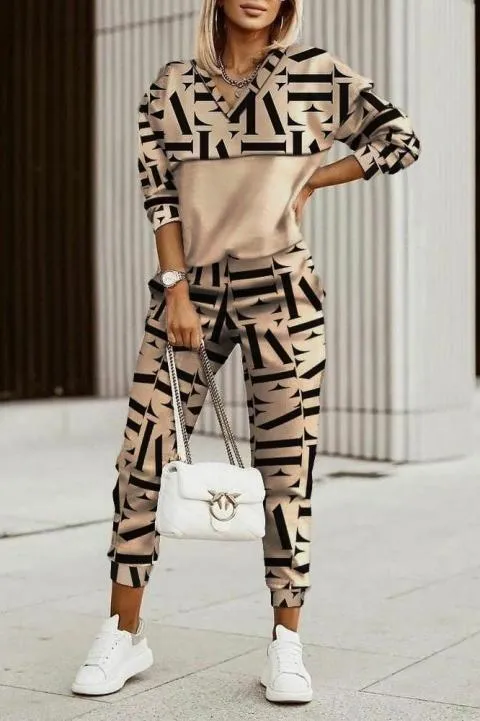 Chándal de imitación de terciopelo con estampado de letras Laureta, negro beige