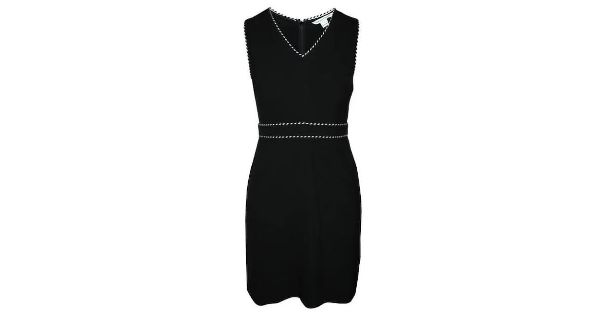 DIANE VON FURSTENBERG Vestido negro con delicado escote en V 