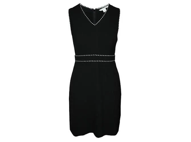 DIANE VON FURSTENBERG Vestido negro con delicado escote en V 