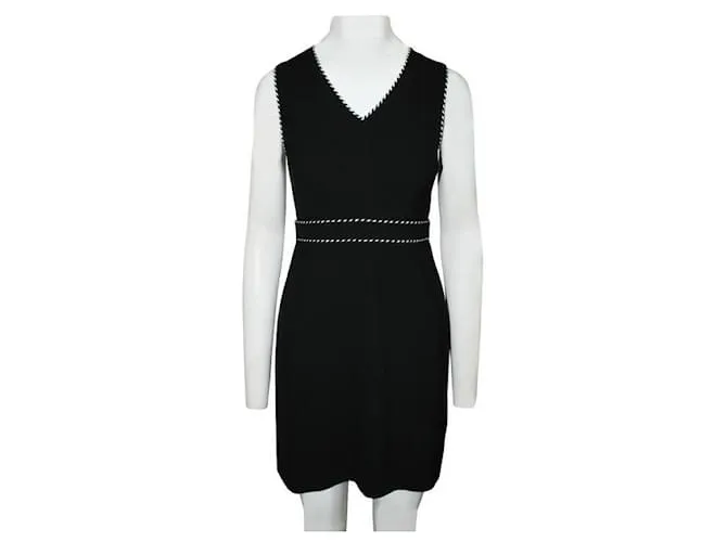 DIANE VON FURSTENBERG Vestido negro con delicado escote en V 