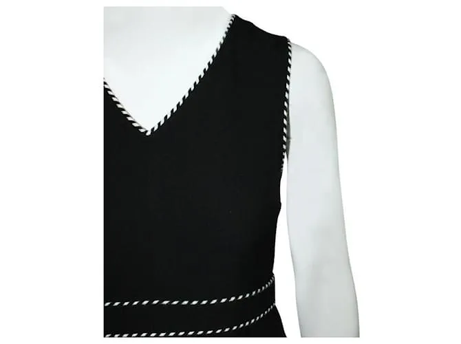 DIANE VON FURSTENBERG Vestido negro con delicado escote en V 