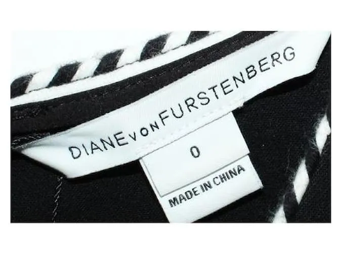 DIANE VON FURSTENBERG Vestido negro con delicado escote en V 