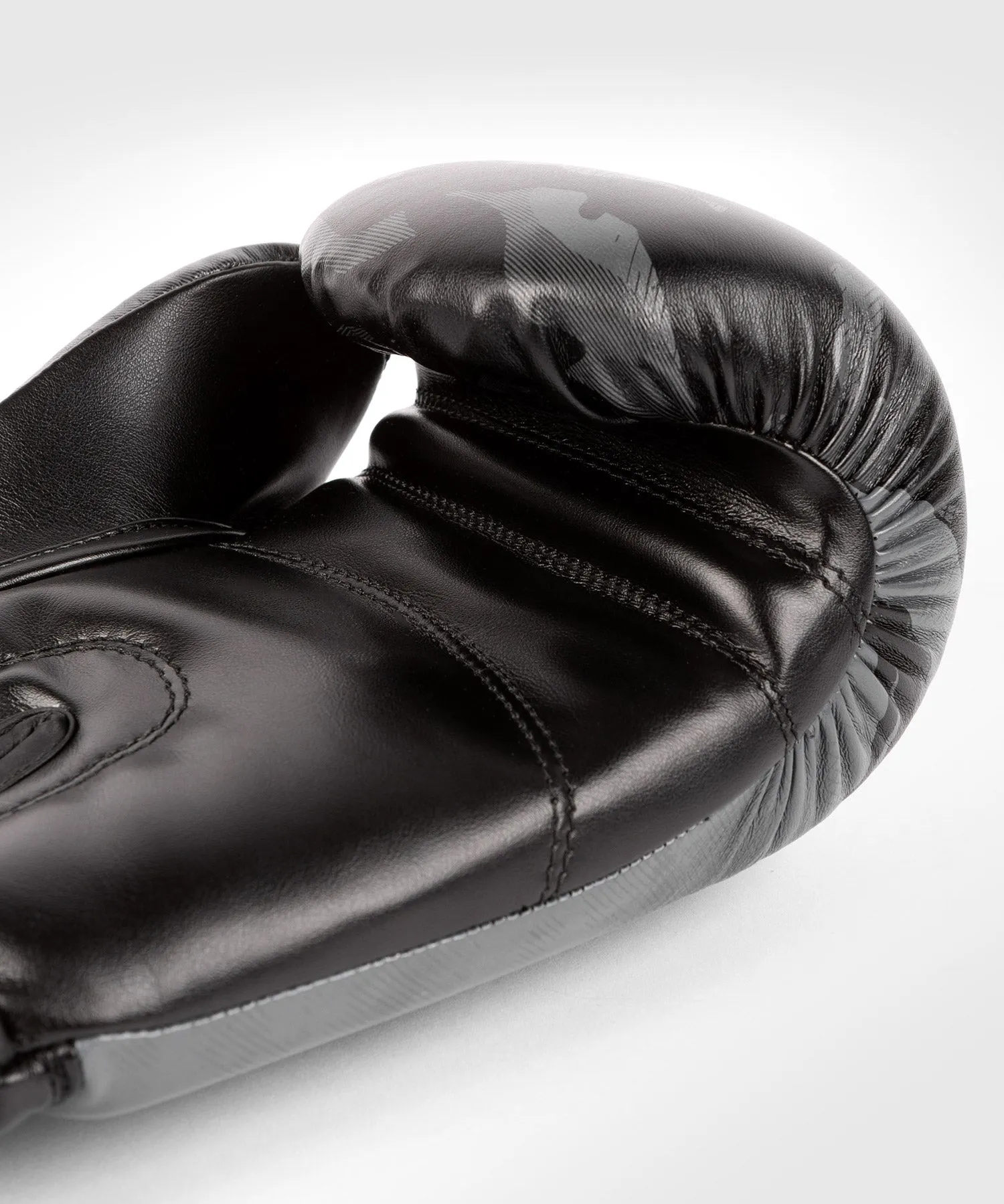 GUANTES DE BOXEO CONTENDER 2.0 VENUM DEFENDER  NEGRO/NEGRO