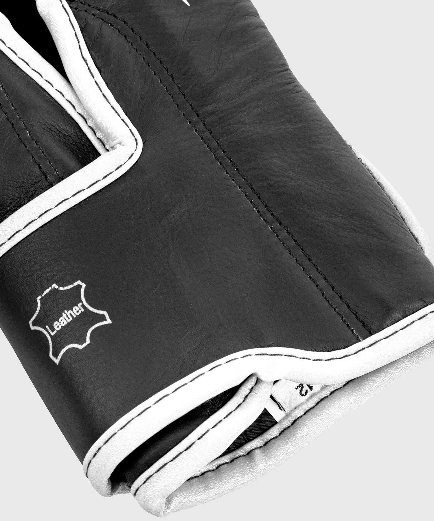 GUANTES DE BOXEO PROFESIONAL VENUM GIANT 2.0  – VELCRO  NEGRO/BLANCO