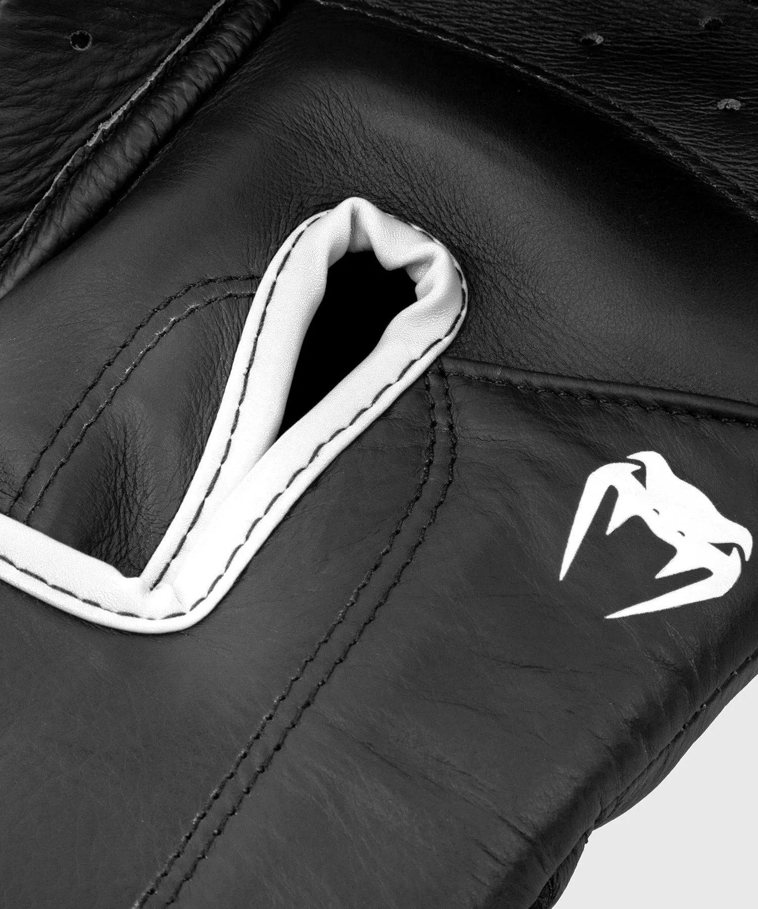 GUANTES DE BOXEO PROFESIONAL VENUM GIANT 2.0  – VELCRO  NEGRO/BLANCO