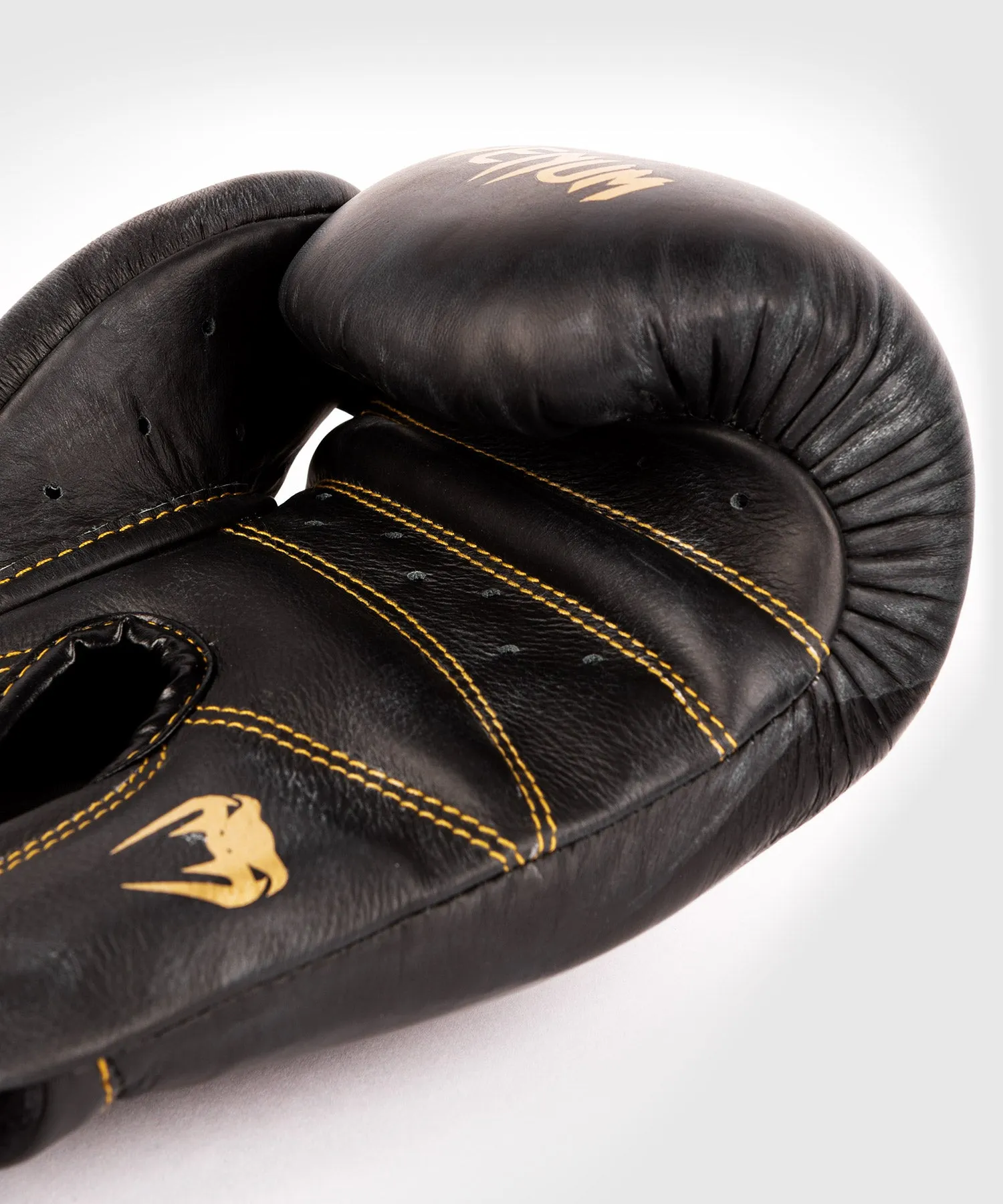 GUANTES DE BOXEO PROFESIONAL VENUM GIANT 2.0  – VELCRO  NEGRO/NEGROORO