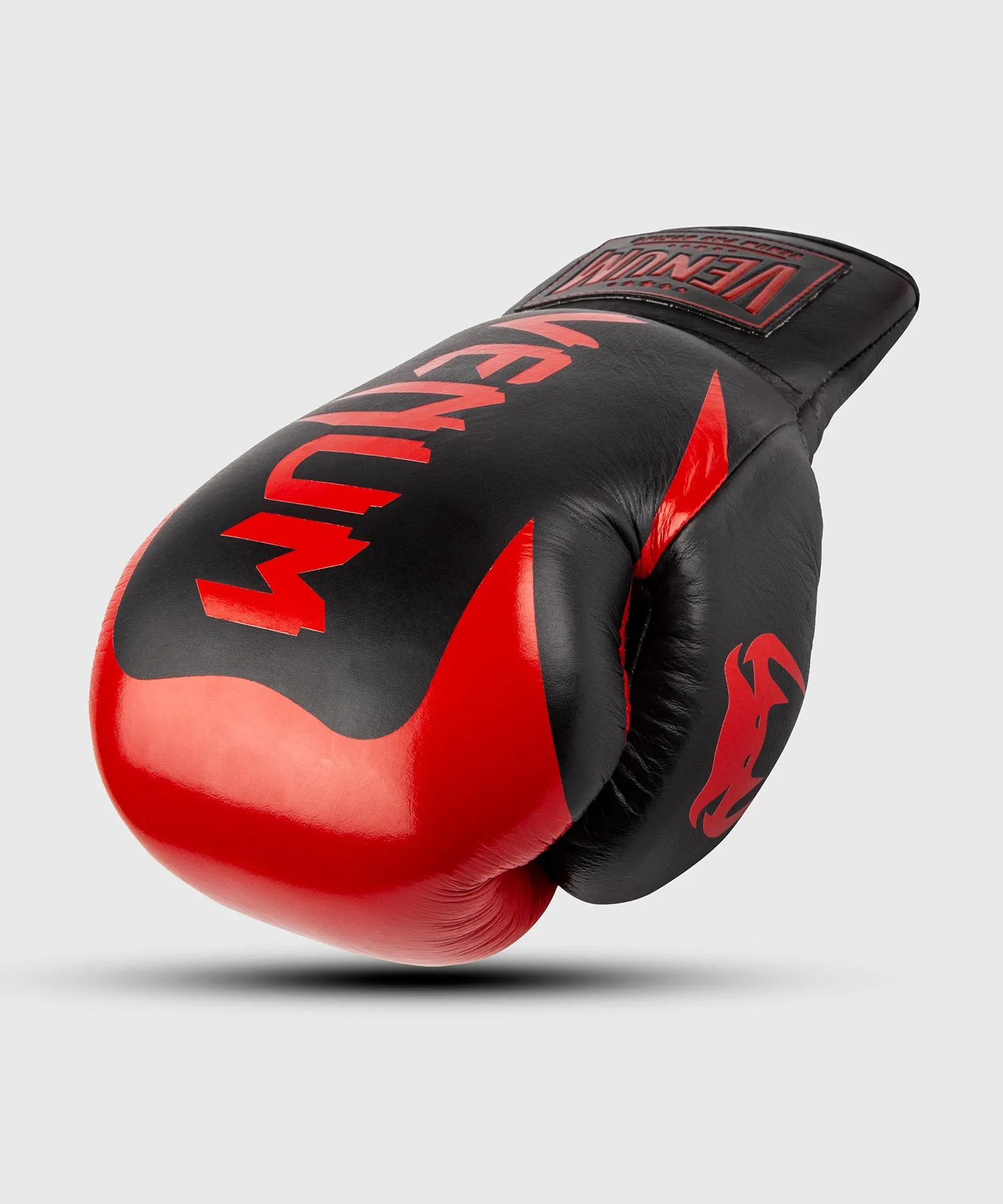 GUANTES DE BOXEO PROFESIONAL VENUM HAMMER – CORDONES  NEGRO/ROJO
