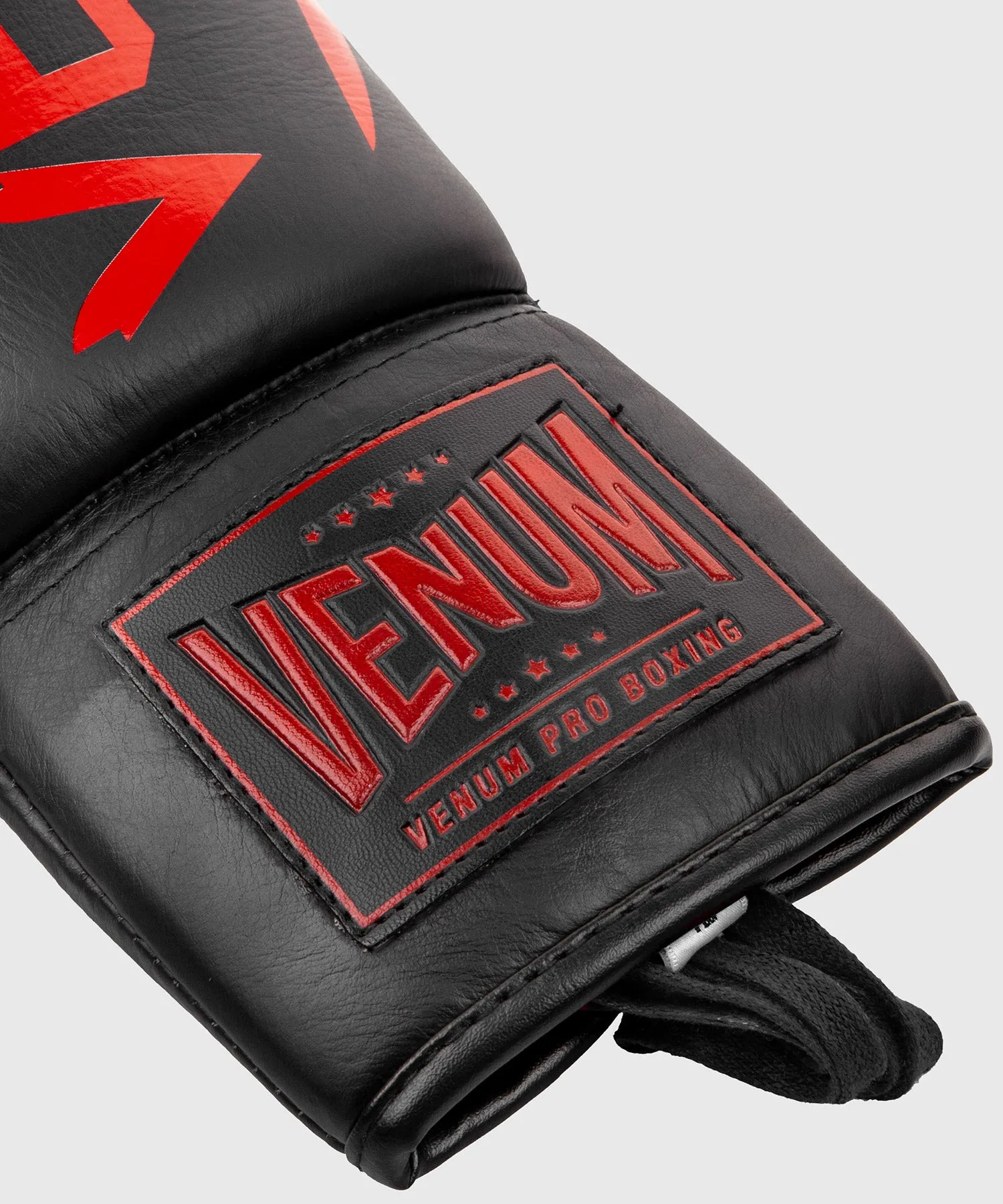 GUANTES DE BOXEO PROFESIONAL VENUM HAMMER – CORDONES  NEGRO/ROJO