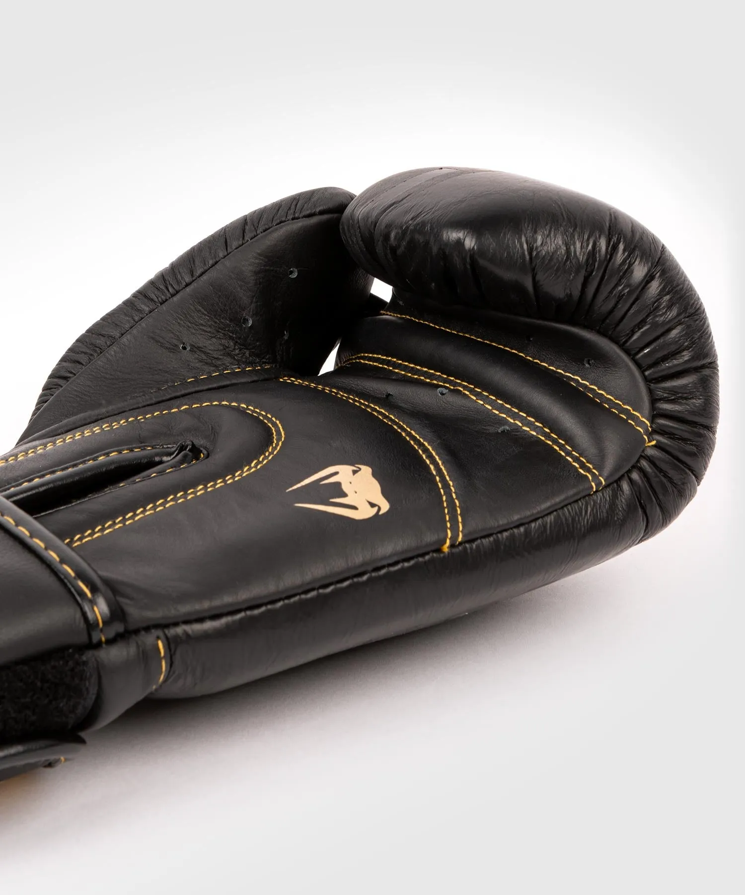 GUANTES DE BOXEO PROFESIONAL VENUM SHIELD – VELCRO  NEGRO/NEGROORO