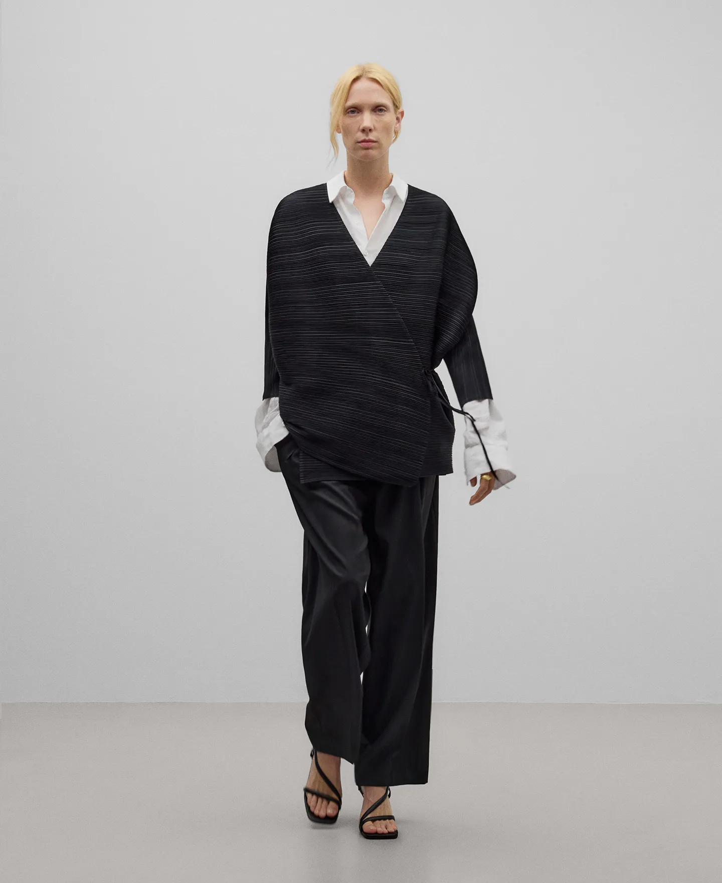 Kimono crinkle negro mujer