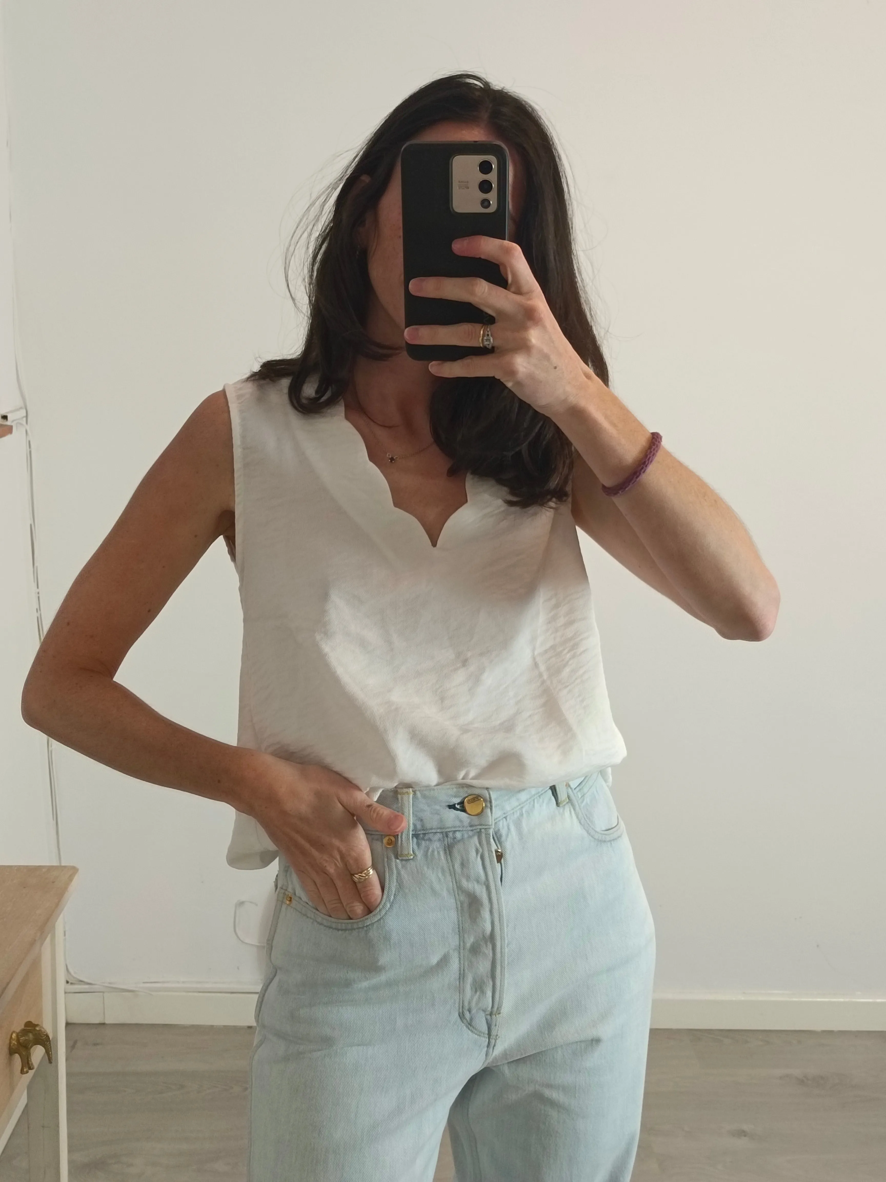 LE MUSE. Top blanco escote ondulado T.m