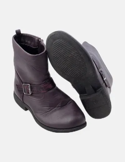 NoName Bota morada detalle hebilla