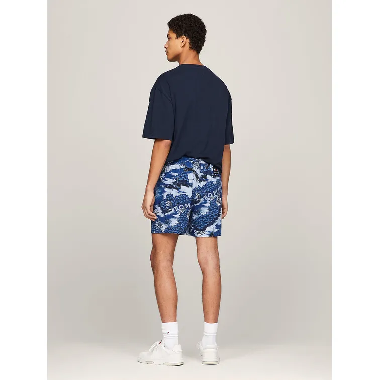 PANTALÓN CORTO CON ESTAMPADO HAWAIANO HOMBRE TOMMY JEANS