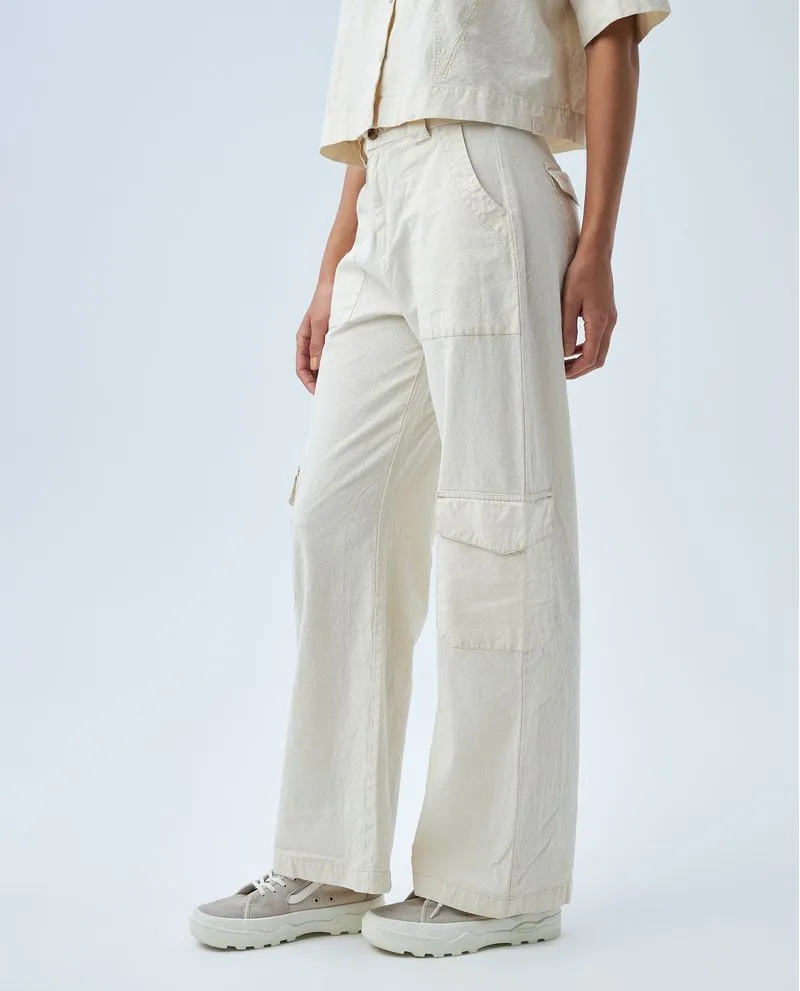 Pantalón tipo cargo para mujer