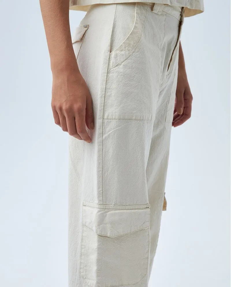 Pantalón tipo cargo para mujer