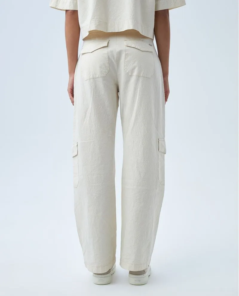 Pantalón tipo cargo para mujer