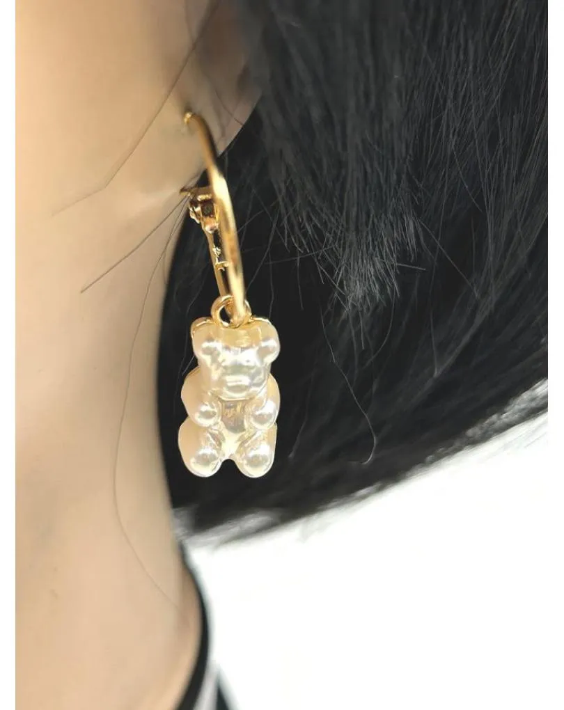 PENDIENTES DE AROS DORADOS FINITOS CON DETALLE EN BLANCO