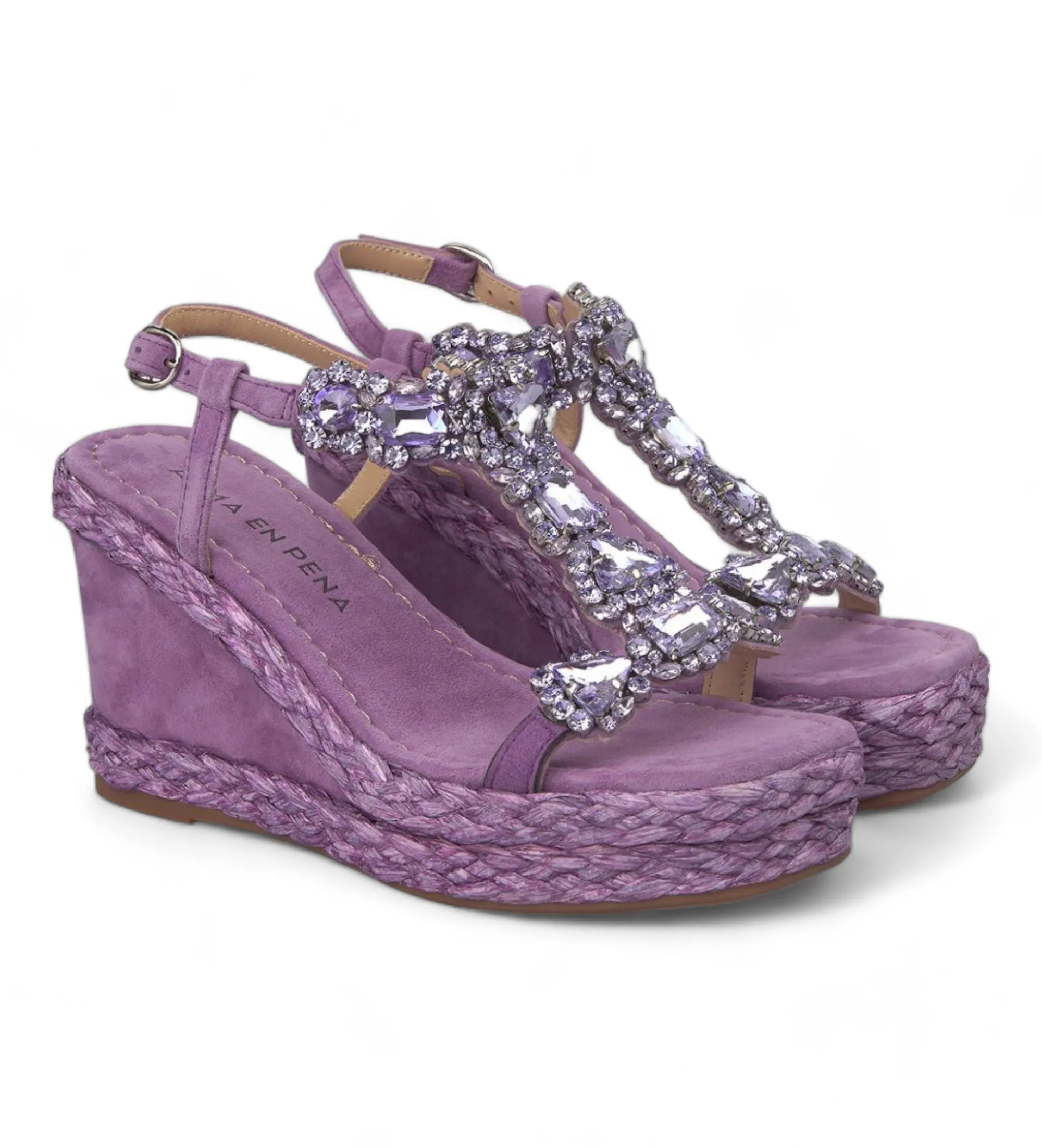 Sandalias de piel con cuña alta violeta