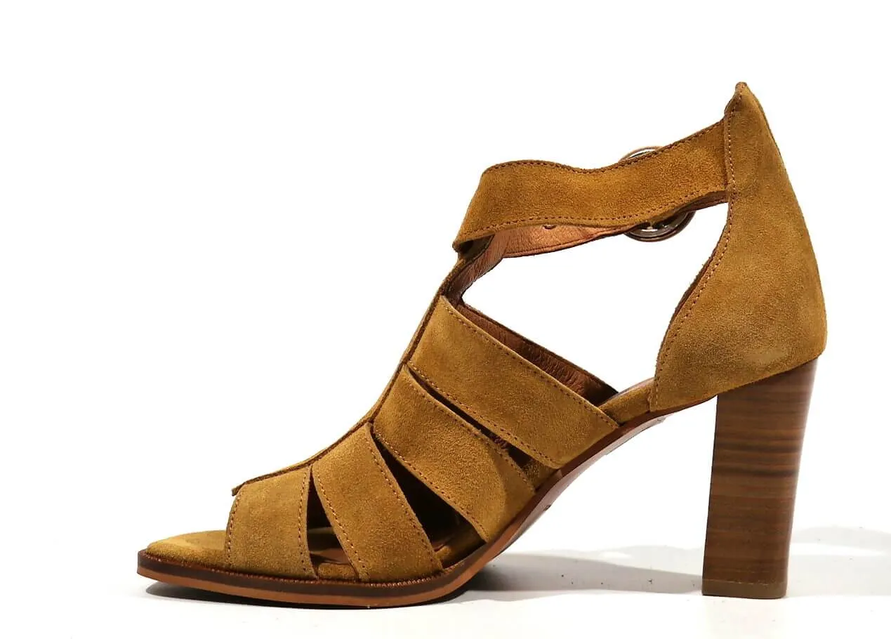 Sandalias mujer en serraje camel con tacón alto Nicola