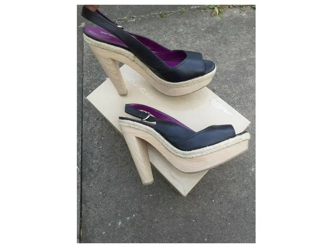Sergio Rossi Peeptoes de cuero. Negro 