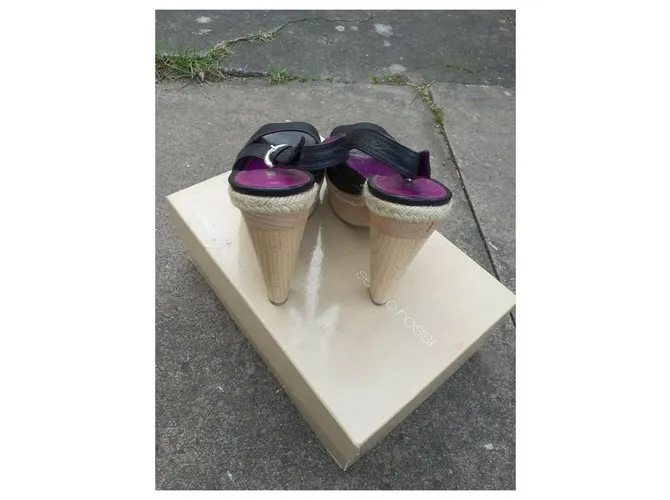 Sergio Rossi Peeptoes de cuero. Negro 