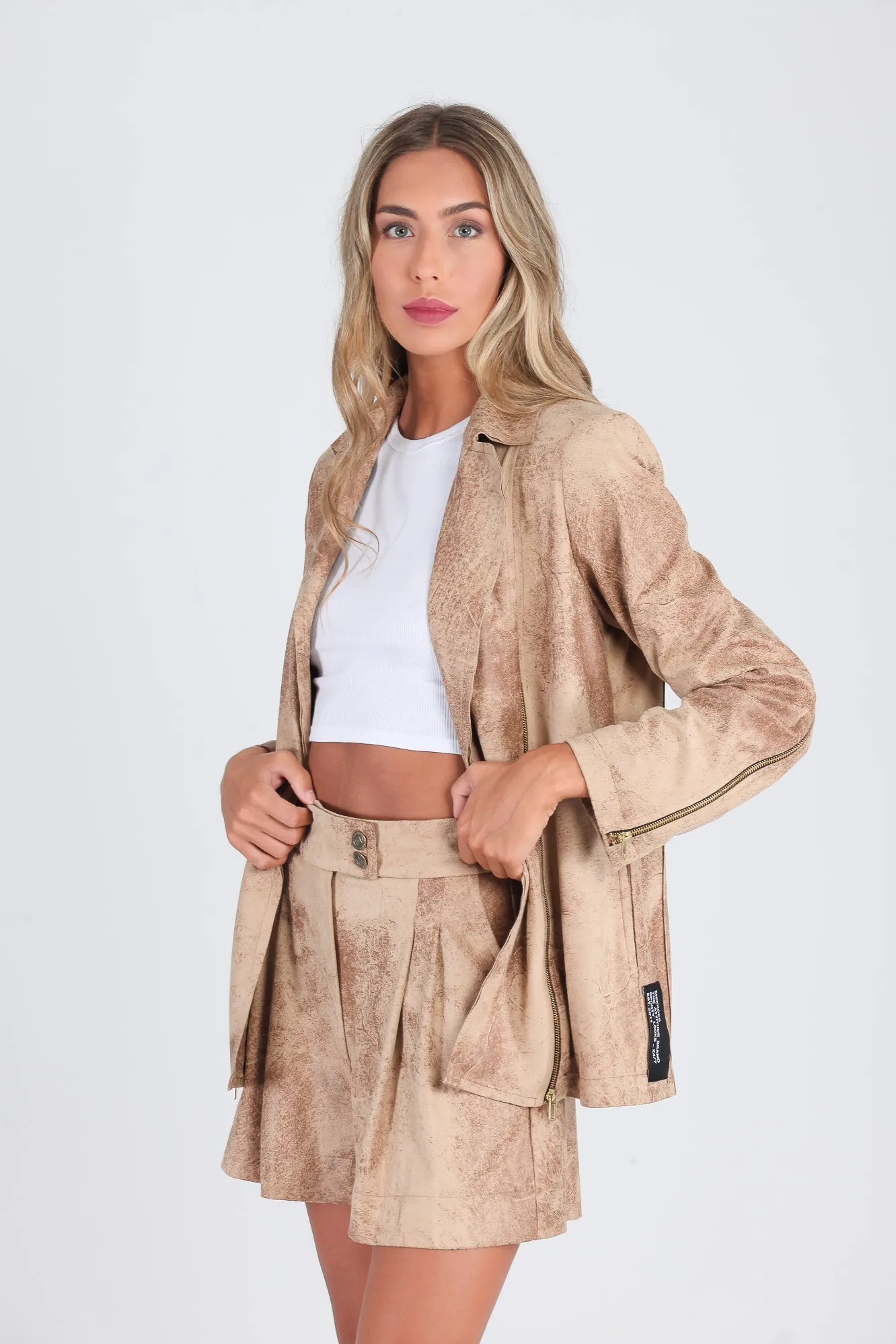 Short efecto piel desgastada camel
