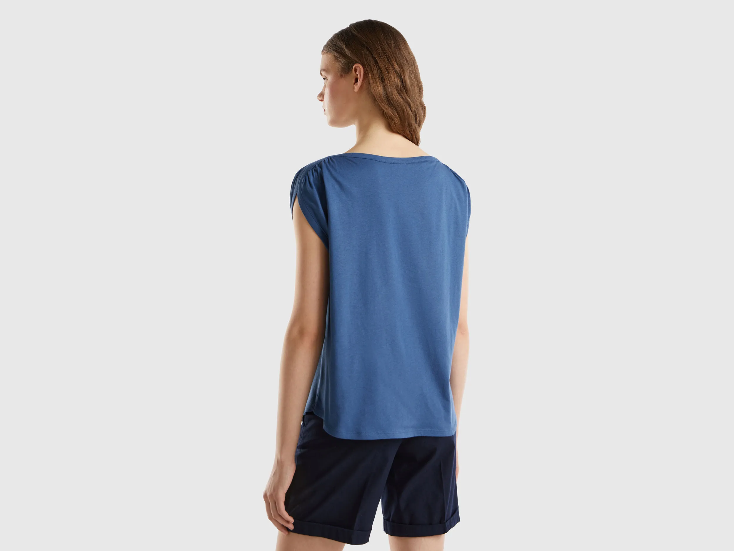 Top regular fit de cuello redono