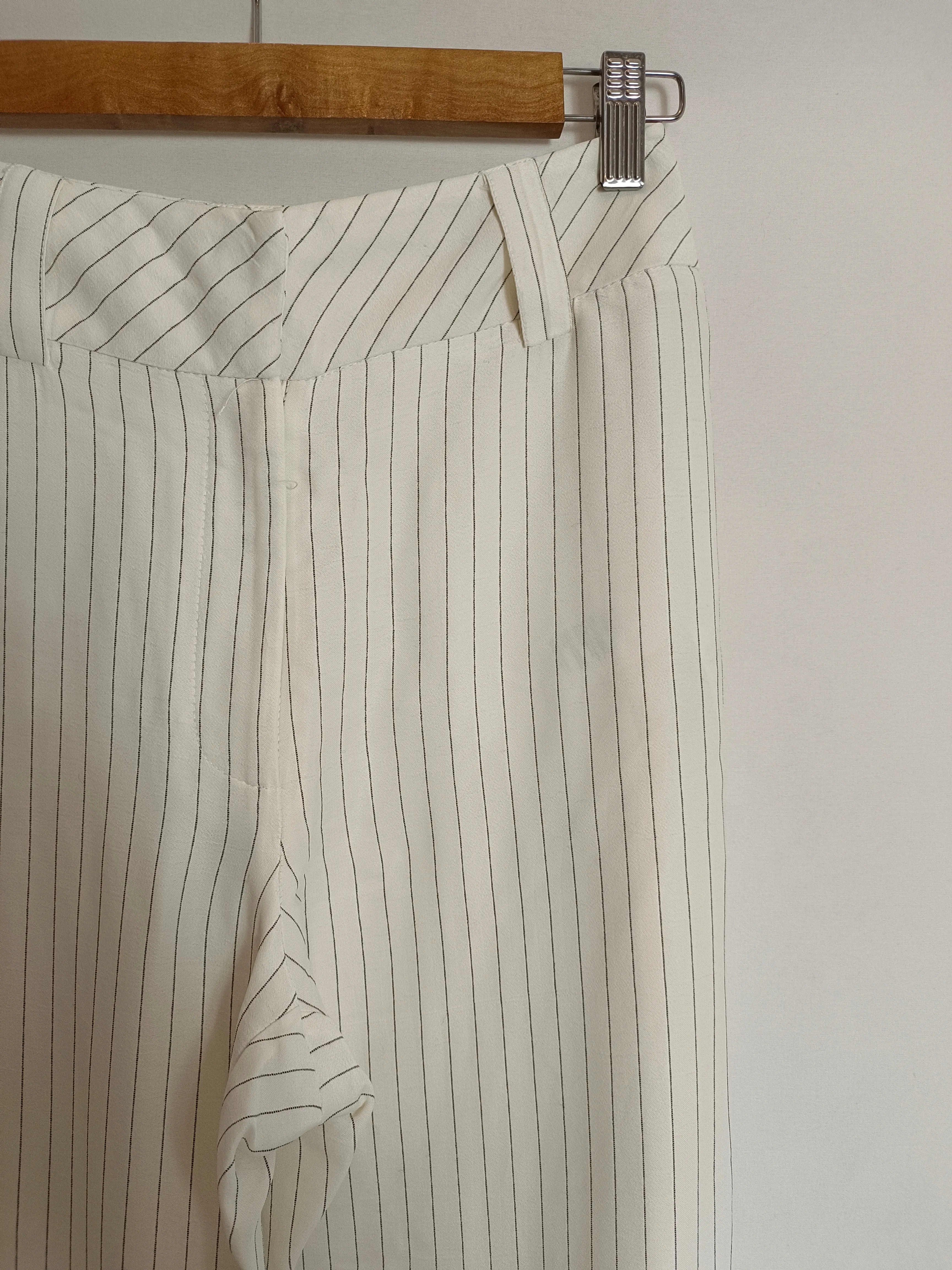 TOPSHOP. Pantalón fluido rayas T.34