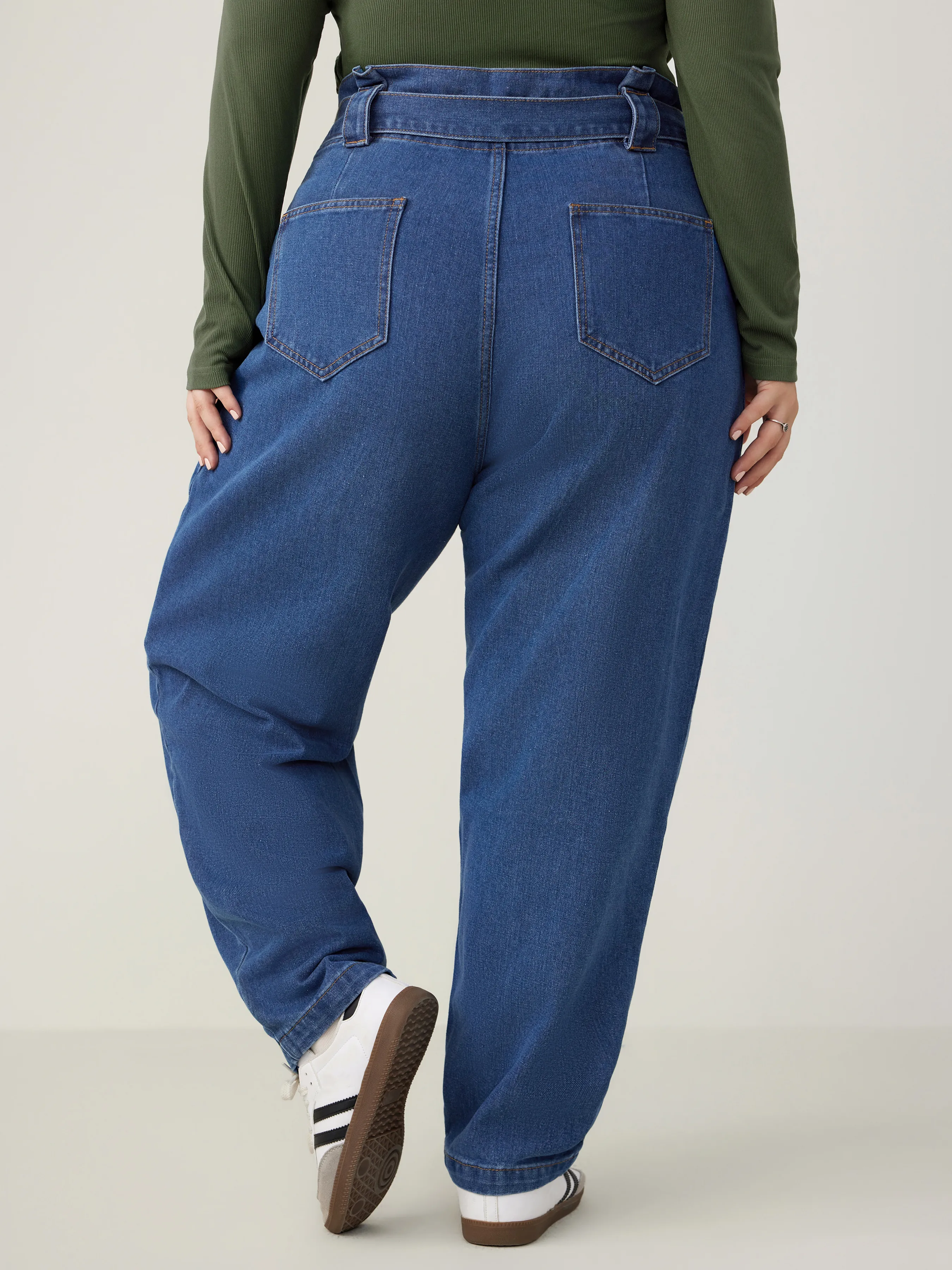  Vaqueros de Cintura Alta en Denim Sólido con Cinturón Curvy