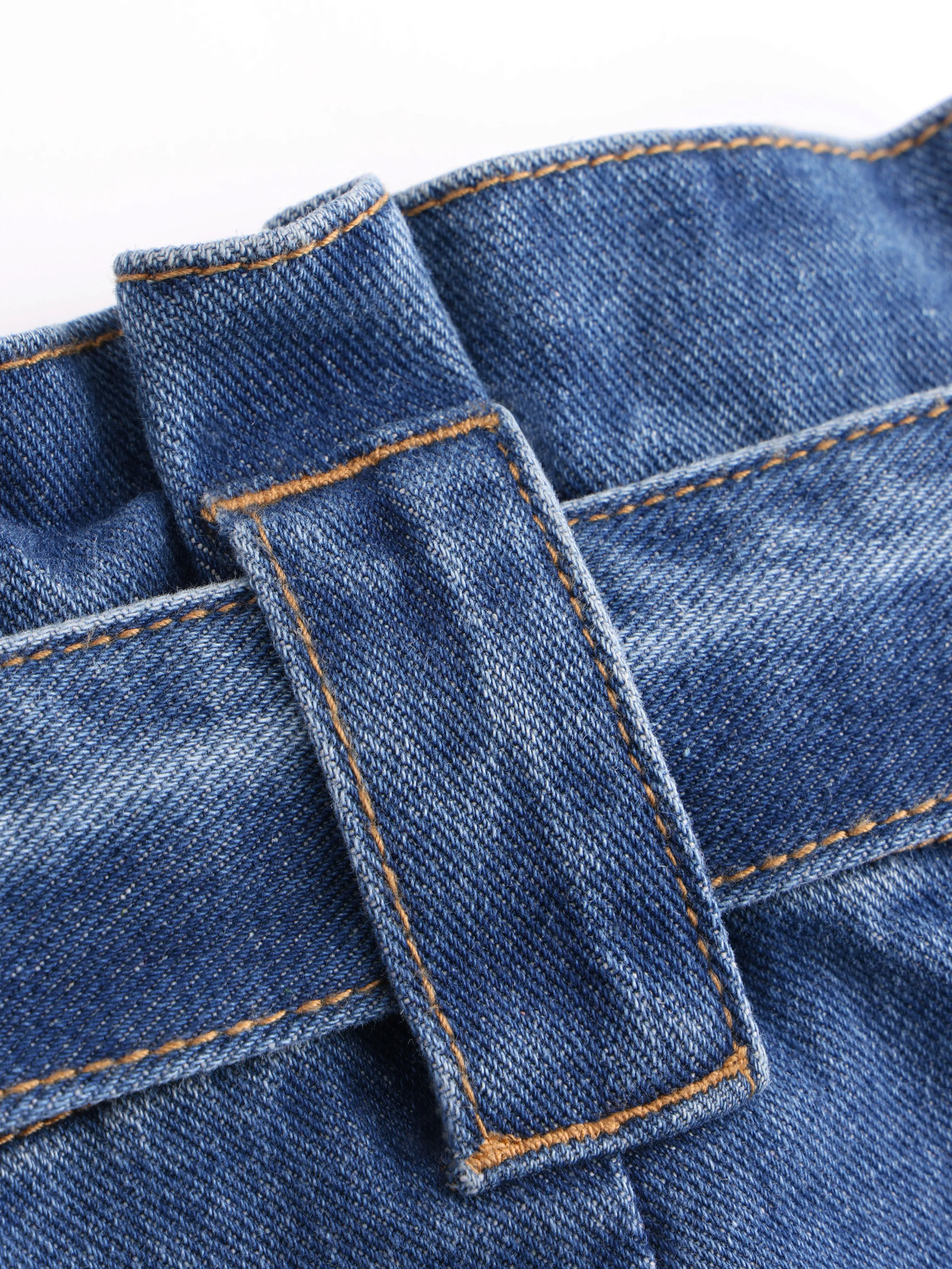  Vaqueros de Cintura Alta en Denim Sólido con Cinturón Curvy