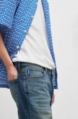 Vaqueros tapered fit de denim teñido azul