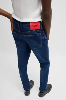 Vaqueros tapered fit en denim elástico azul muy cómodo