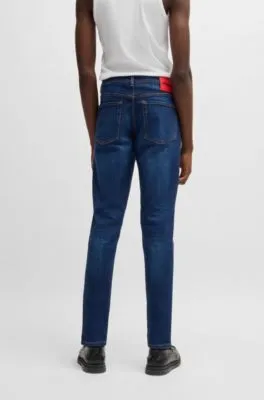 Vaqueros tapered fit en denim elástico azul muy cómodo