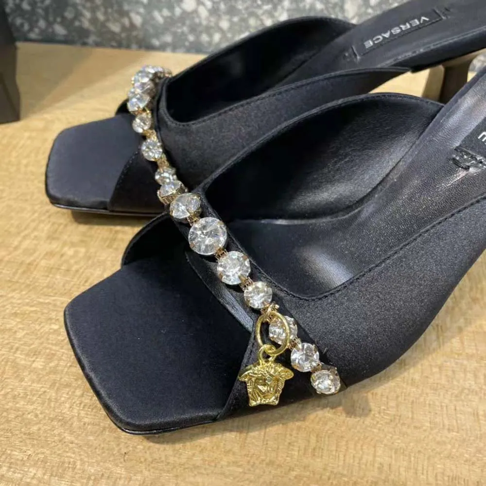 VERSACE MUJER MULES ARTIFACT DE TACóN MEDIONEGRO