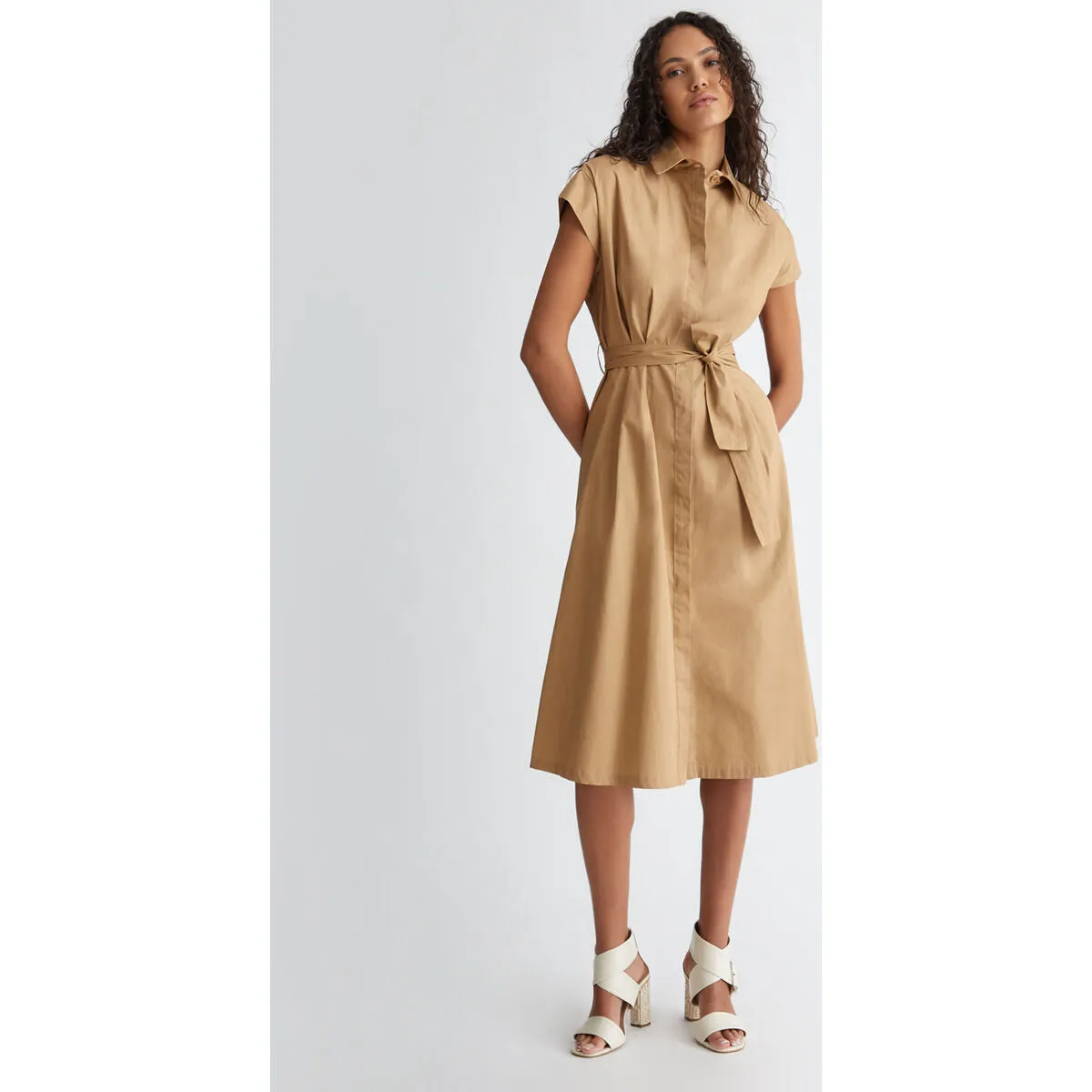 Vestido camisero con cinturón