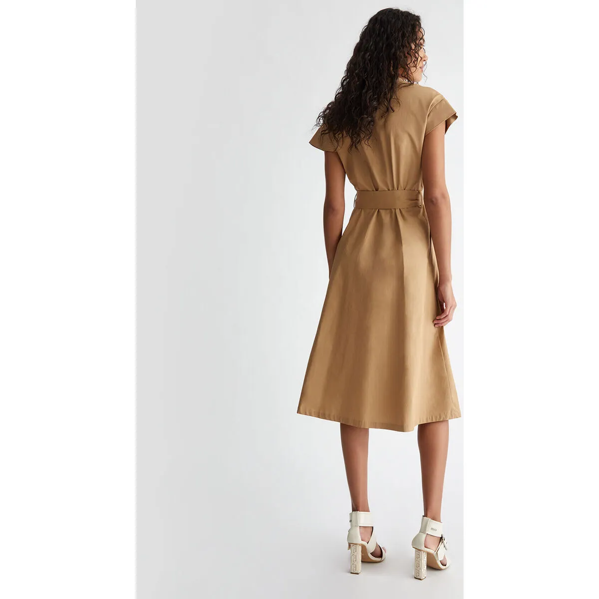 Vestido camisero con cinturón