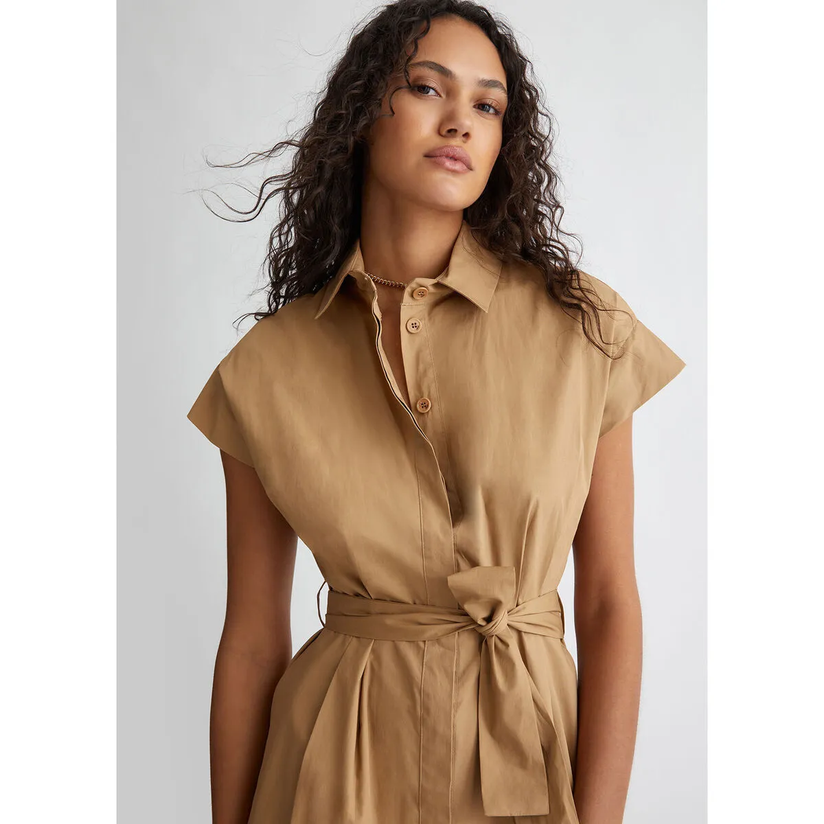 Vestido camisero con cinturón