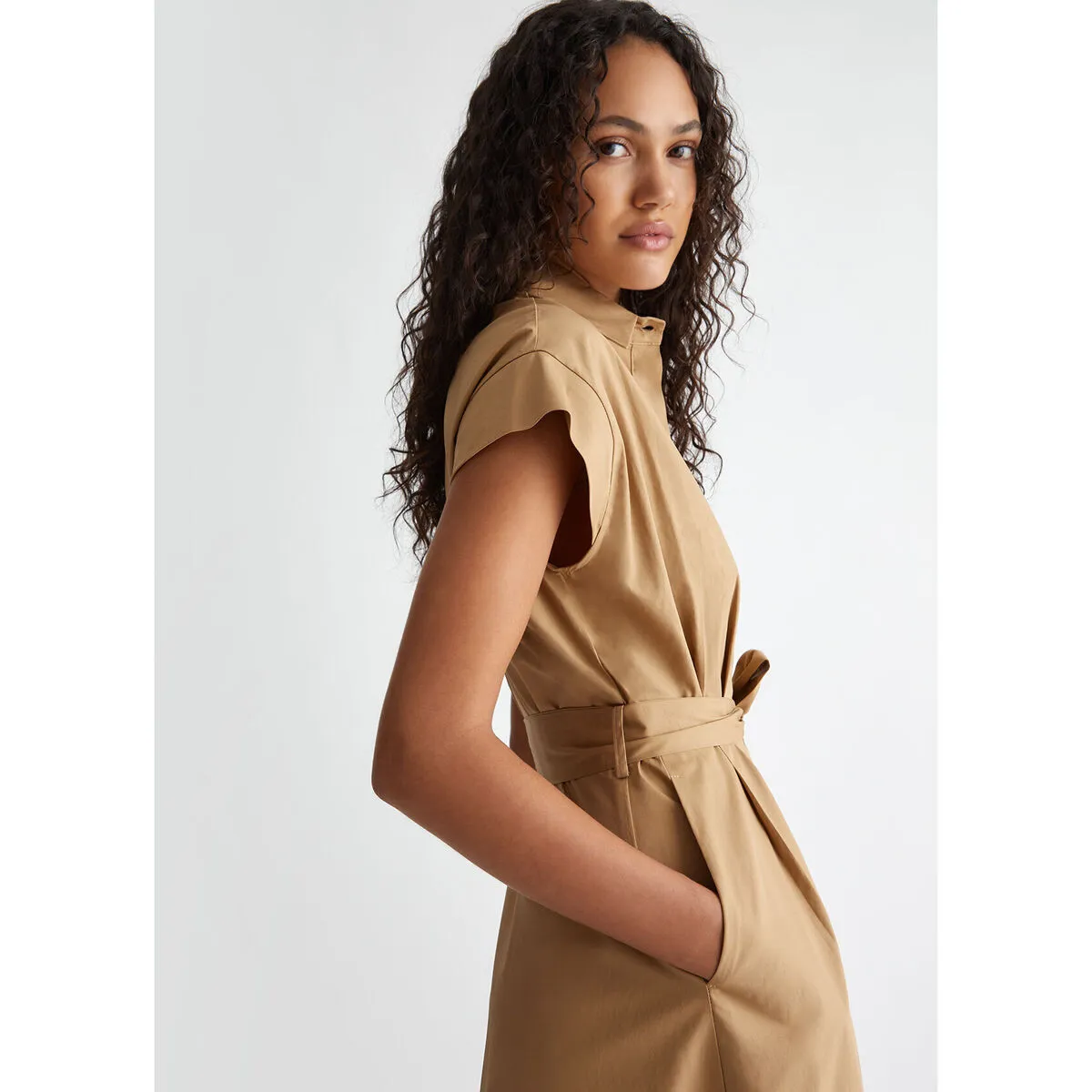 Vestido camisero con cinturón