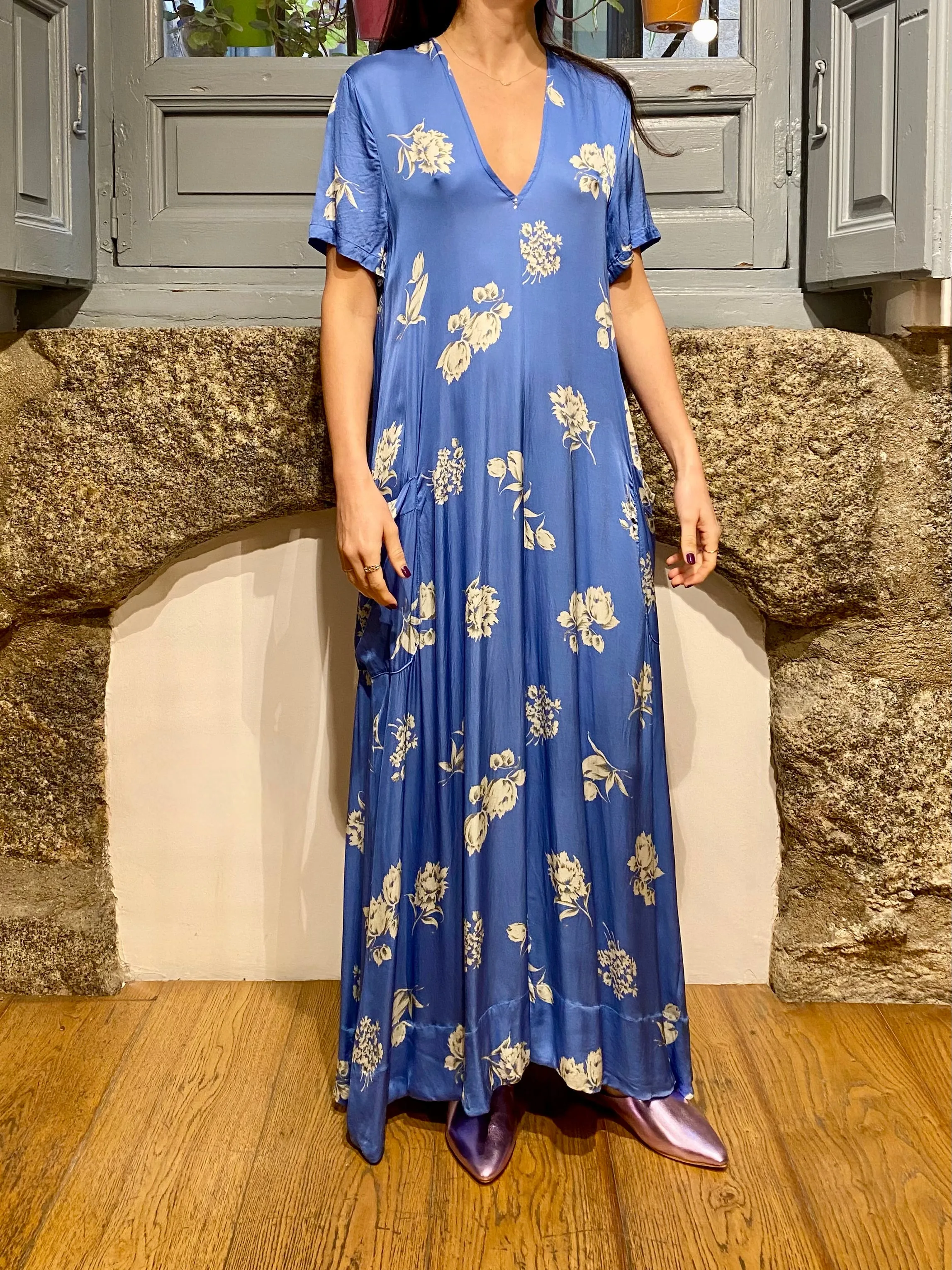 VESTIDO SATIN FLORAL MANGA AZUL