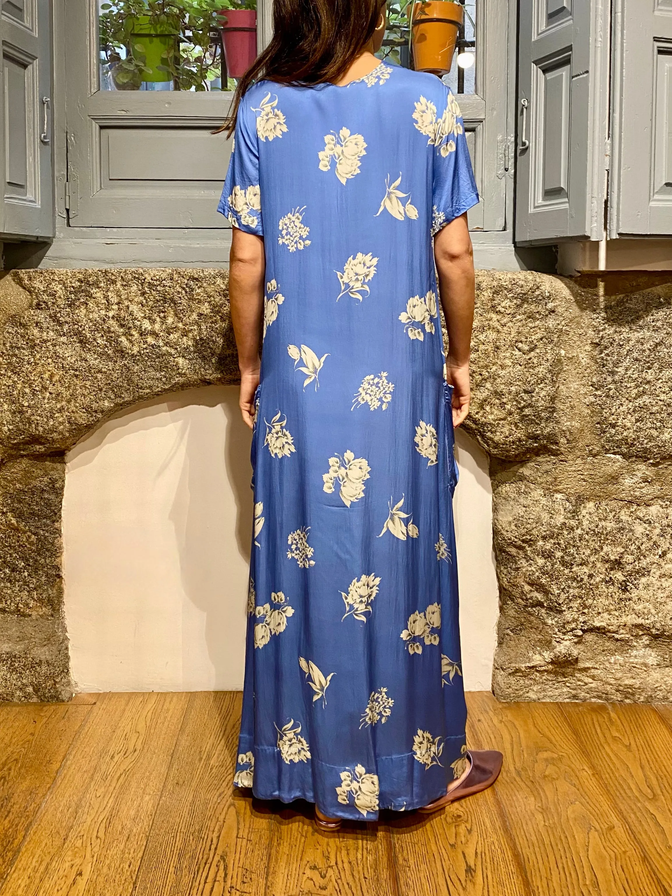 VESTIDO SATIN FLORAL MANGA AZUL